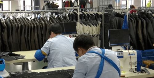 智慧工廠典范 一張芯片驅(qū)動標準化生產(chǎn)，皮裝行業(yè)迎來變革